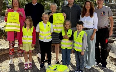 Warnwesten für die Erstklässler der Grundschule Lichtenau